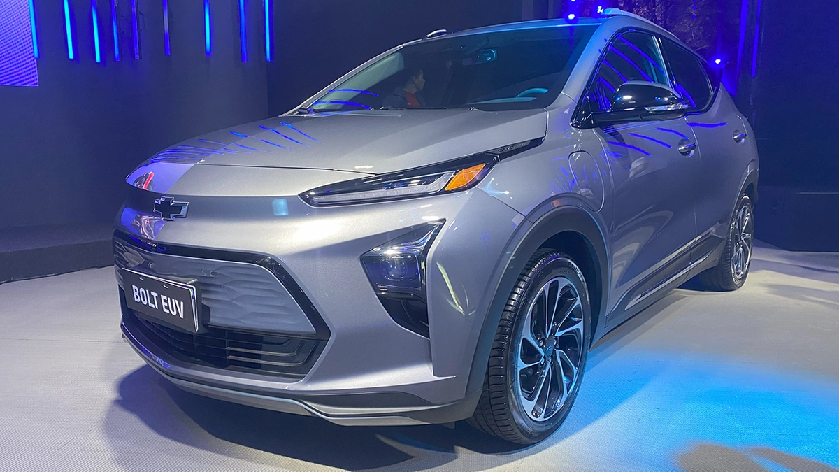 Marca deixa de lado investimentos em híbridos para focar em elétricos e crava data de chegada de mais dois SUVs em nosso país 