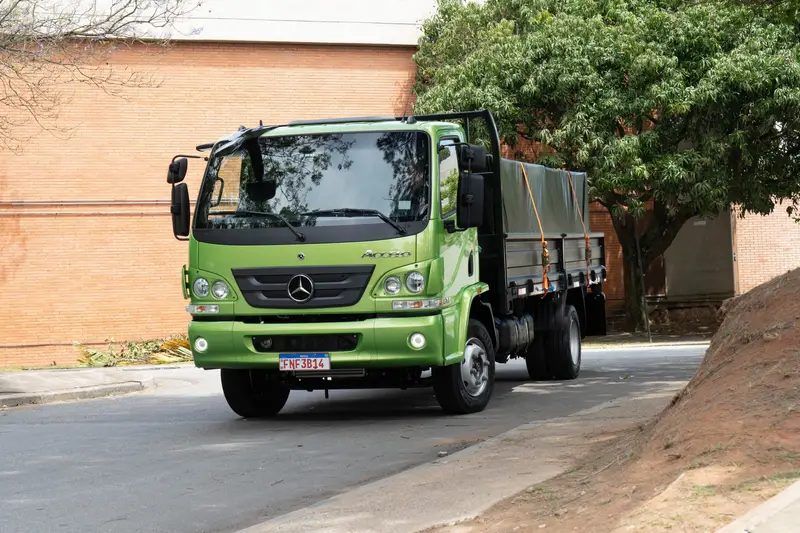 Mercedes-Benz Accelo Accelo 1017 4x2 2p (diesel) (E6)