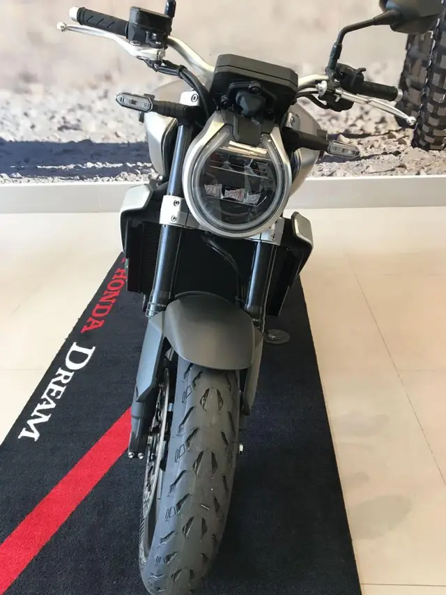 Moto Honda CB 1000R 2023 (ABS)