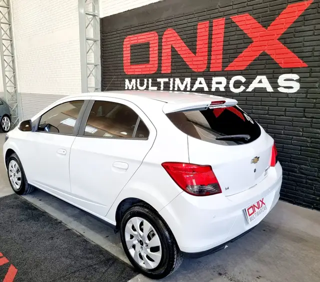 Carro Chevrolet Onix 2015 1.4 LT SPE/4