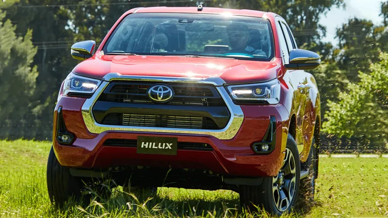 Toyota apresentará sistema híbrido de Hilux e SW4 no próximo ano 