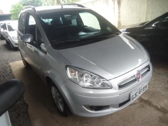 Carro Fiat Idea 2016 Attractive 1.4 8V (Flex)