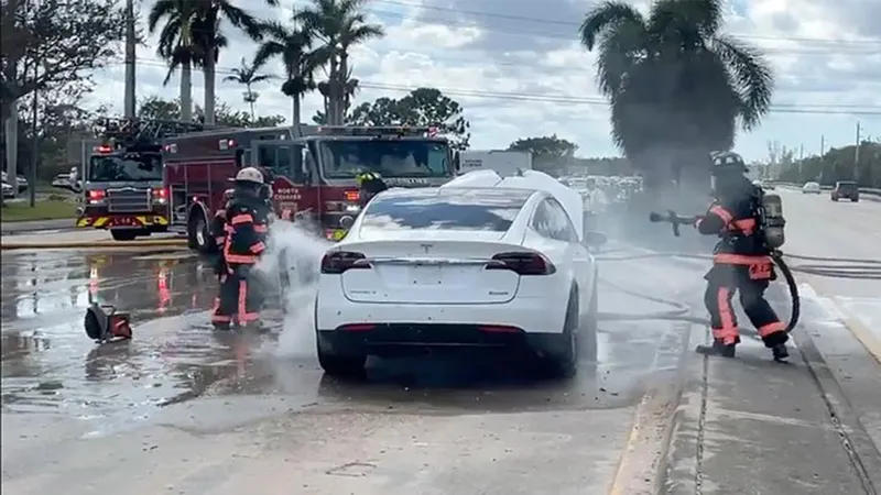 Como as perdas totais de carros elétricos encarecem o seguro do seu veículo