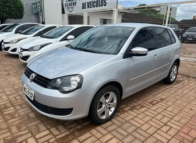 Carro Volkswagen Polo Sedan 2014 1.6 8V (Flex)