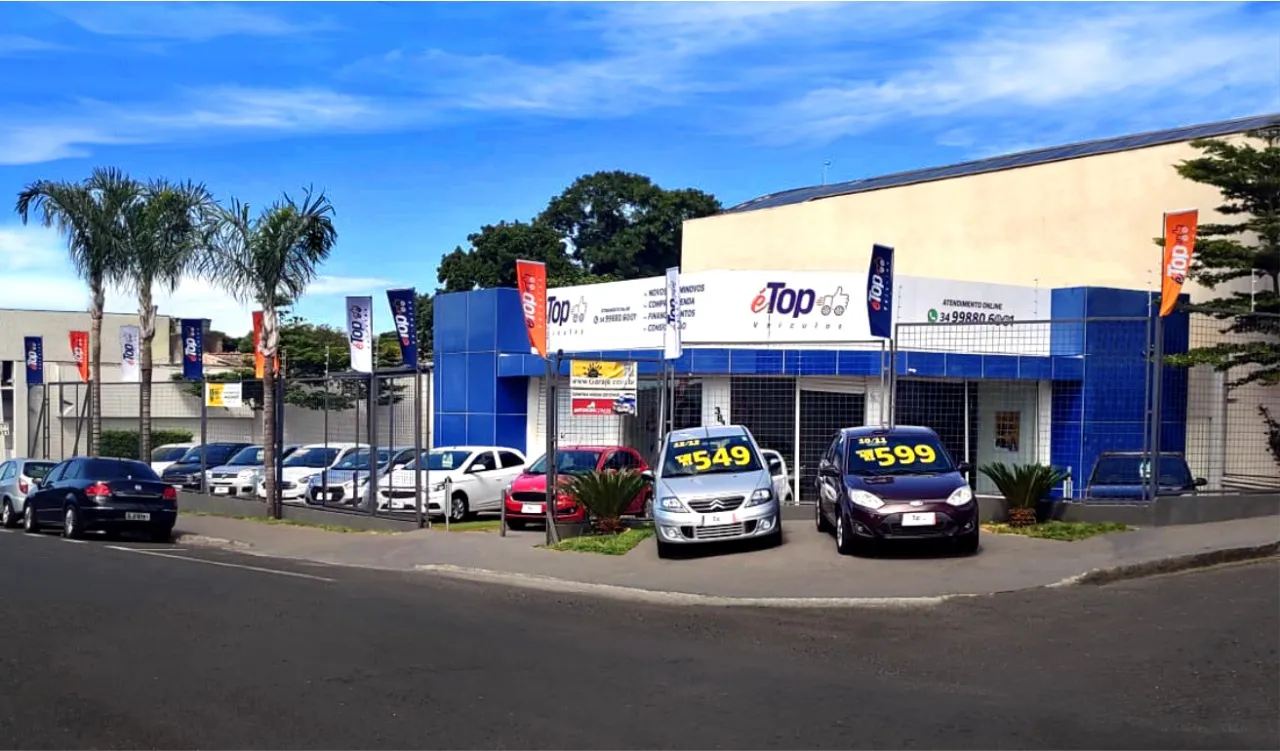 Fachada da loja Veículos à venda em É TOP VEICULOS - Uberlândia - MG | Mobiauto