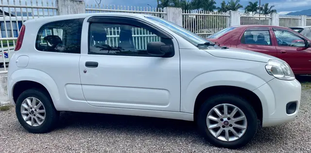 Carro Fiat Uno 2014 Vivace College 1.0 8V (Flex) 4p