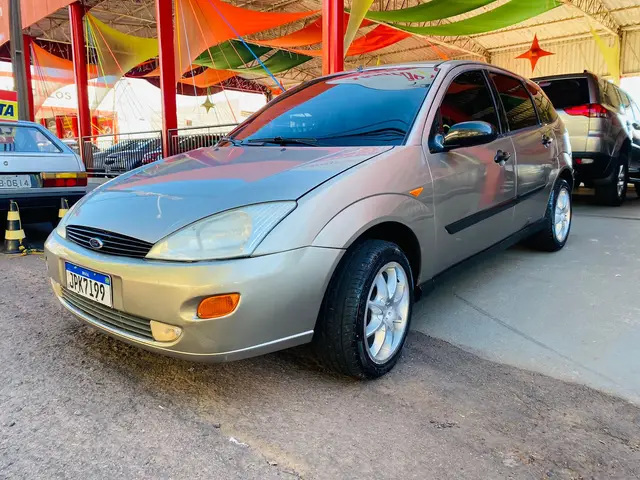 Carro Ford Focus Hatch 2003 GLX 1.8 16V