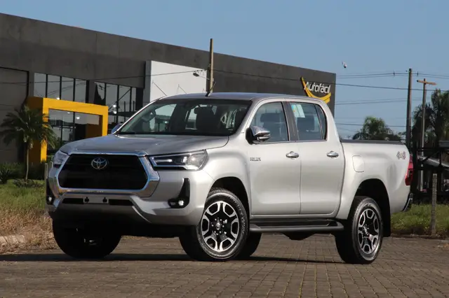 Carro Toyota Hilux Cabine Dupla 2023 SRX Limited 4x4 2.8 Diesel