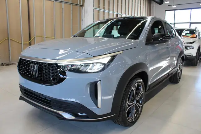 Carro Fiat Fastback 2025 Turbo 200