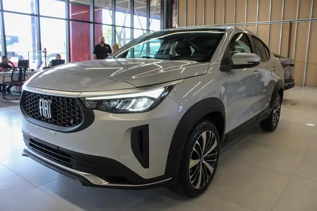 Carro Fiat Fastback 2025 Turbo 200