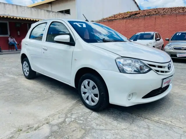 Carro Toyota Etios 2017 X 1.3 (Flex)