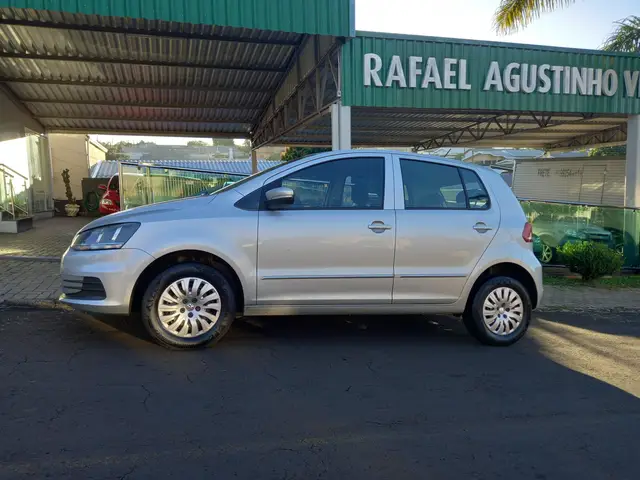 Carro Volkswagen Fox 2016 1.0 MPI BlueMotion (Flex)