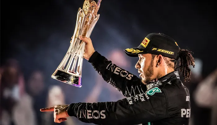 Apesar de inegavelmente talentosos e multicampeões em seus esportes, Vinícius Jr. e Hamilton passam por situações que precisam acabar 