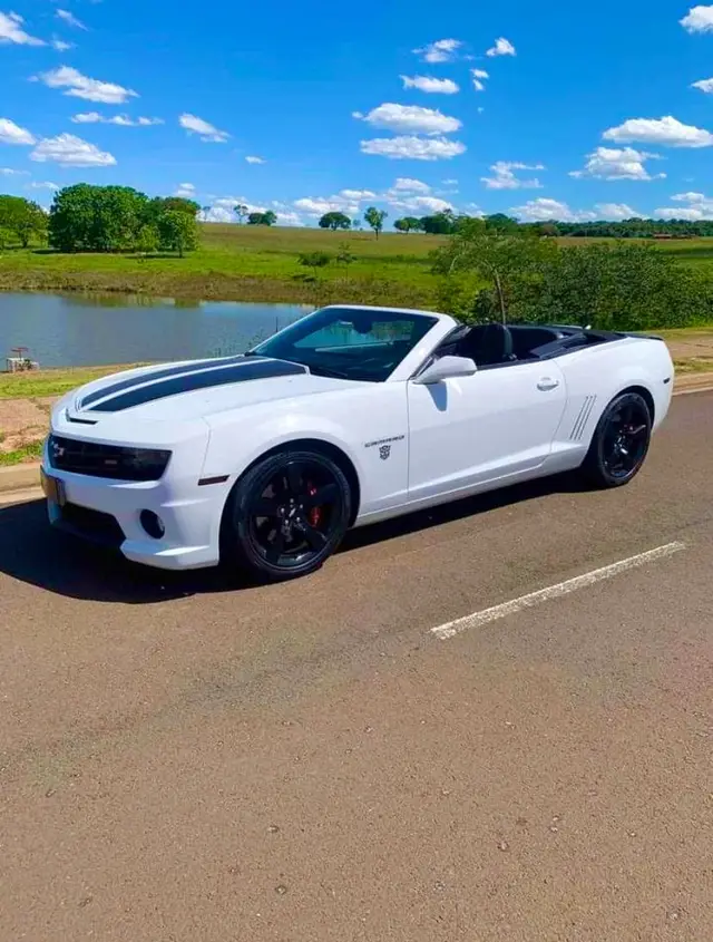 Carro Chevrolet Camaro 2011 SS 6.2
