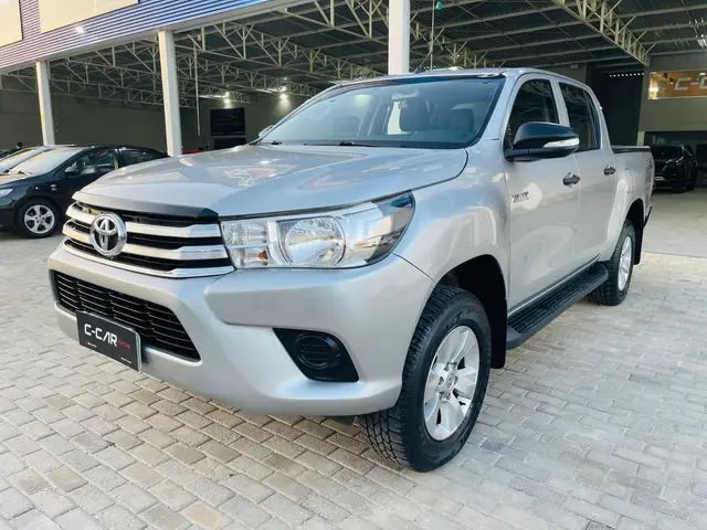 Carro Toyota Hilux Cabine Dupla 2017 Hilux 2.8 TDI STD CD 4x4