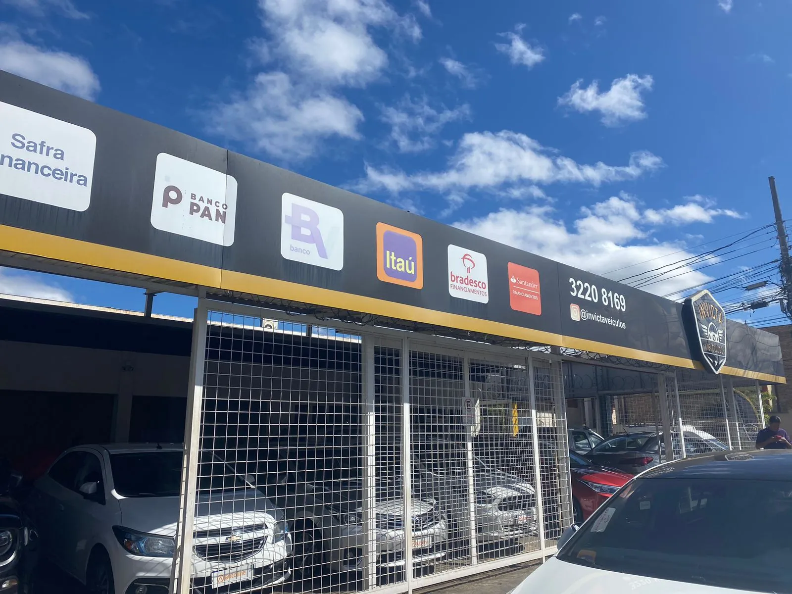 Fachada da loja INVICTA VEICULOS LTDA - Montes Claros - MG
