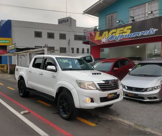 Carro Toyota Hilux Cabine Dupla 2014 Hilux 3.0 TDI 4x4 CD SRV