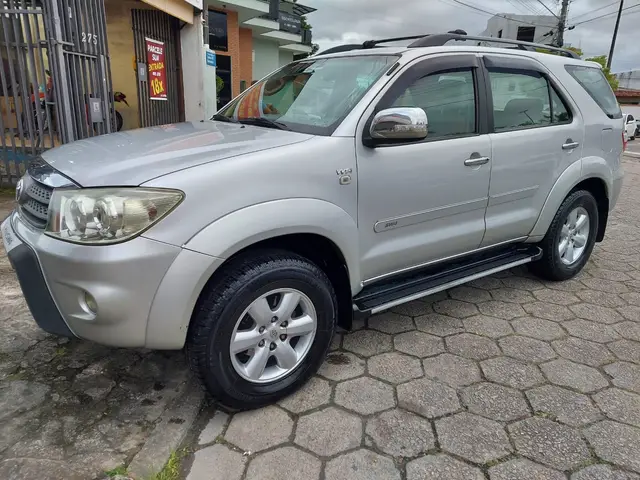 Carro Toyota Hilux SW4 2010 SR 4x2 2.7 VVT-i (aut)