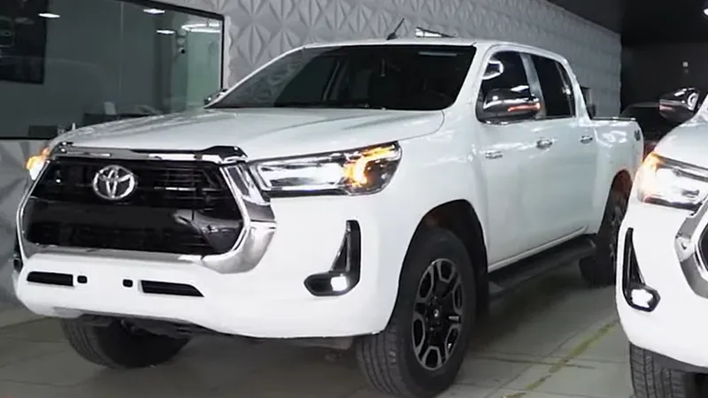 Toyota Hilux 2017 ganha cara de uma novinha por apenas R$ 11.000