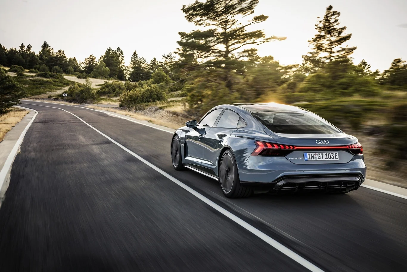Audi e-tron GT (Elétrico)