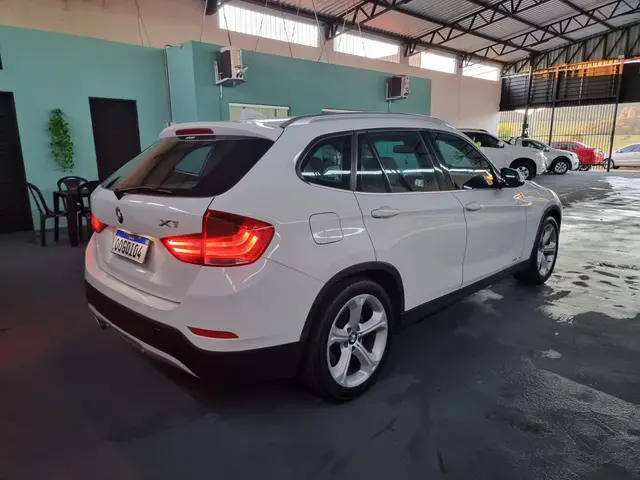 Carro BMW X1 2013 2.0 sDrive20i (Aut)