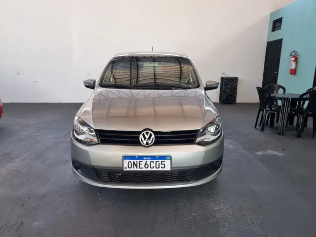 Carro Volkswagen Fox 2014 1.0 TEC (Flex) 2p