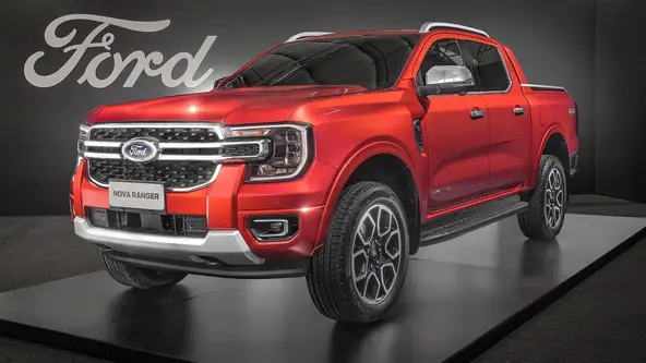 Ford revela interior da nova geração da Ranger, confirmando painel digital, central multimídia vertical e freio de estacionamento eletrônico