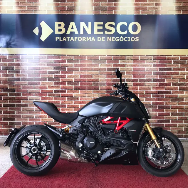 Carro Ducati Diavel 2021 1260S
