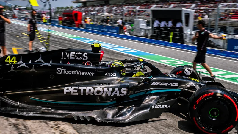 Mercedes dominante renasce em Barcelona e assusta Red Bull