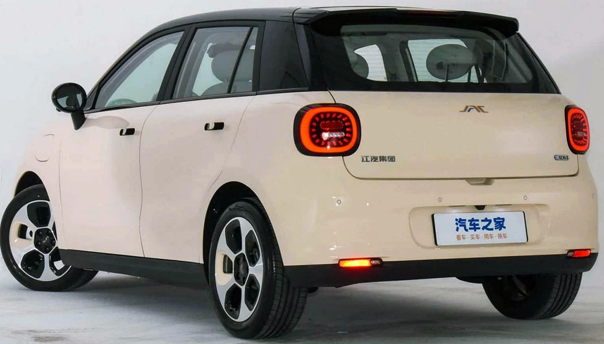 Yiwei 3 chega no segundo semestre com design inspirado na Porsche, nome rebatizado e preço mais em conta que Peugeot e-208 e Nissan Leaf