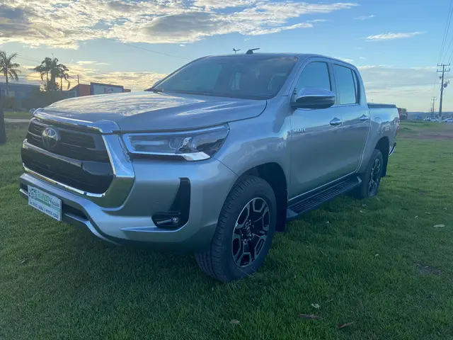 Carro Toyota Hilux Cabine Dupla 2023 SRX 4x4 2.8 Diesel
