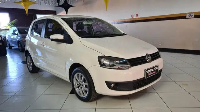Carro Volkswagen Fox 2014 1.0 TEC (Flex) 2p