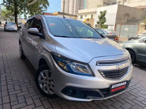 Carro Chevrolet Onix 2013 1.4 LT SPE/4