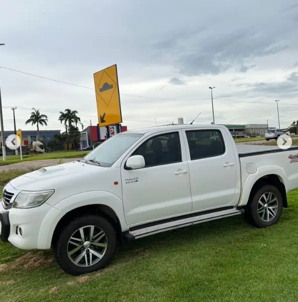 Carro Toyota Hilux Cabine Dupla 2015 Hilux 2.7 4x4 CD STD (Flex)