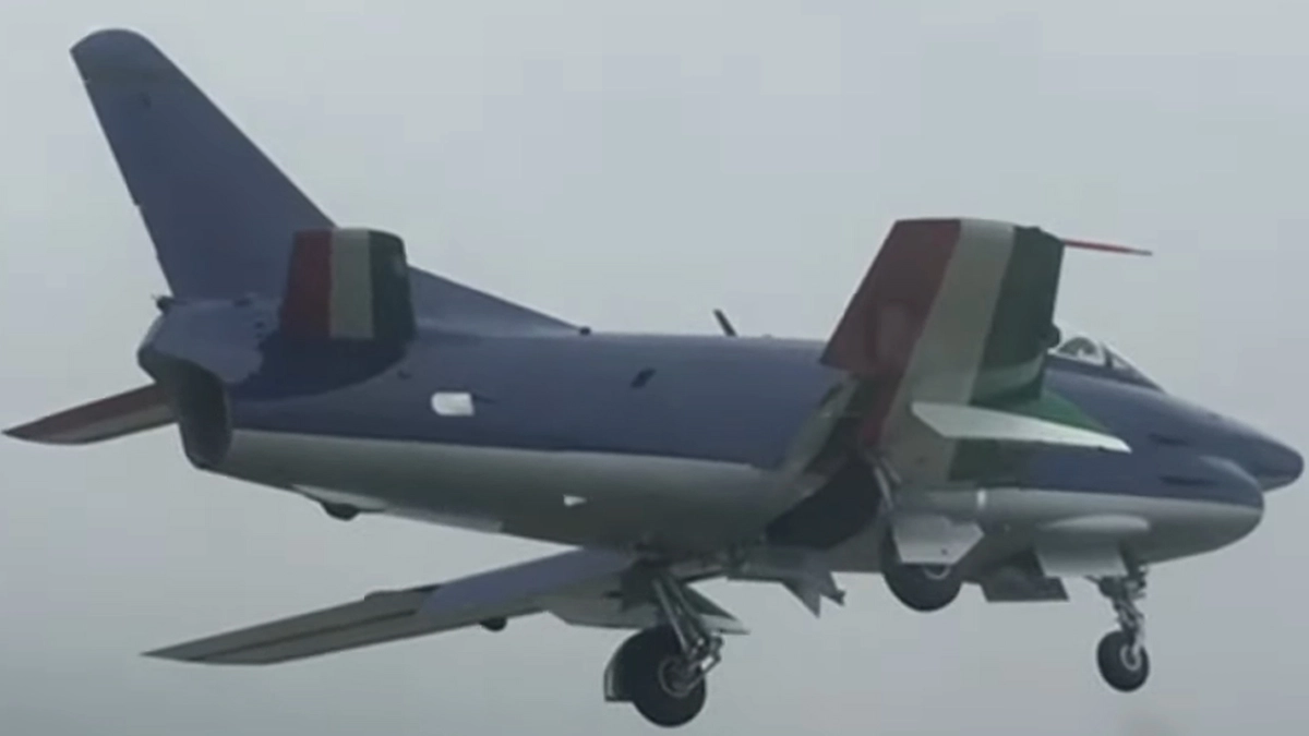 Modelo que foi fabricado na década de 1950 se prepara para show de 100 anos da Força Aérea Italiana