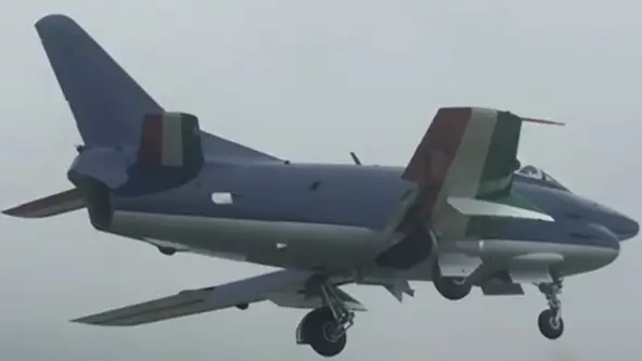 Modelo que foi fabricado na década de 1950 se prepara para show de 100 anos da Força Aérea Italiana