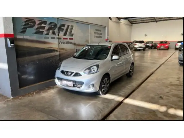 Nissan March 1.6 16V SV CVT (Flex)