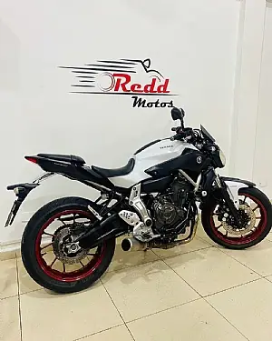 Carro Yamaha MT-07 2016 STD