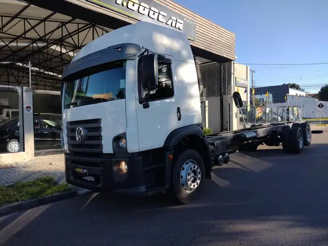 Carro Volkswagen 24.280 2020 E Constel. 6x2 2p (diesel)(E5)