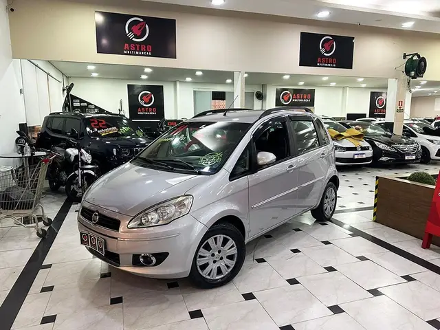 Carro Fiat Idea 2011 Attractive 1.4 8V (Flex)