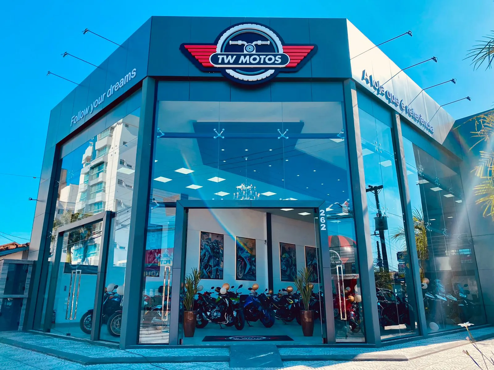 Fachada da loja Veículos à venda em TW MOTOS - Itajaí - SC | Mobiauto