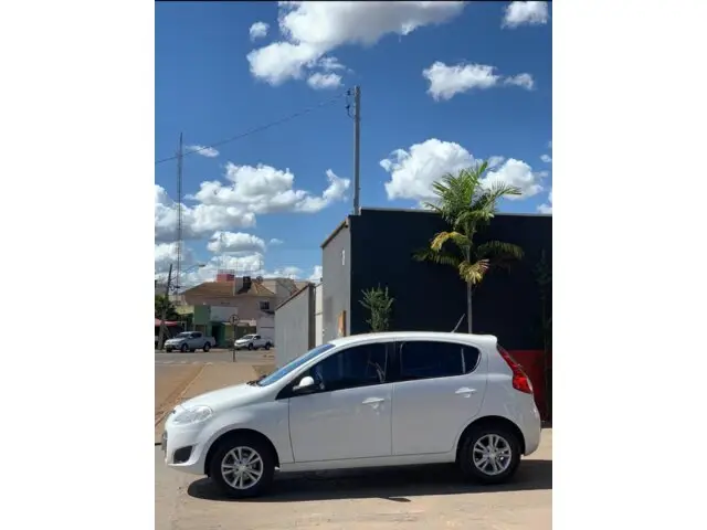 Carro Fiat Palio 2013 Attractive 1.0 8V (Flex)