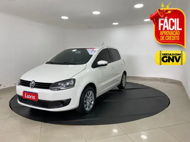 Carro Volkswagen Fox 2014 1.0 TEC (Flex) 4p