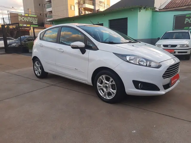 Carro Ford Fiesta Hatch 2016 1.6 (Flex)