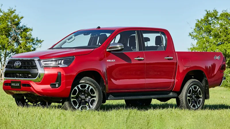 Toyota confirma que Hilux terá versão híbrida diesel em 2024