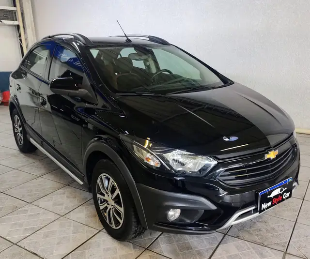 Carro Chevrolet Onix 2017 1.4 Activ SPE/4
