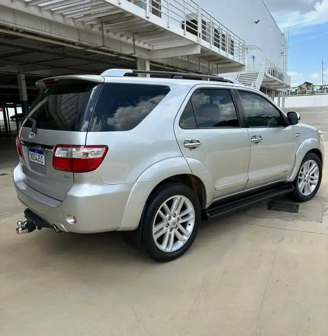 Carro Toyota Hilux SW4 2010 SR 4x2 2.7 VVT-i
