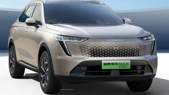 Haval Xiaolong Max tem jeito de elétrico, mas é um híbrido plug-in de 283 cv que faz 17 km/l e tem três telas gigantes no painel