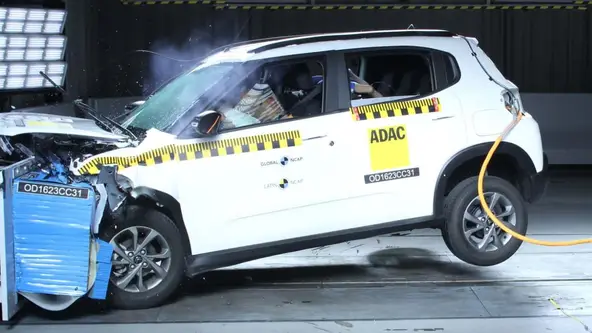 Fabricado no Brasil, hatch compacto conta somente com dois airbags. Latin NCAP não fez teste de impacto lateral contra poste 