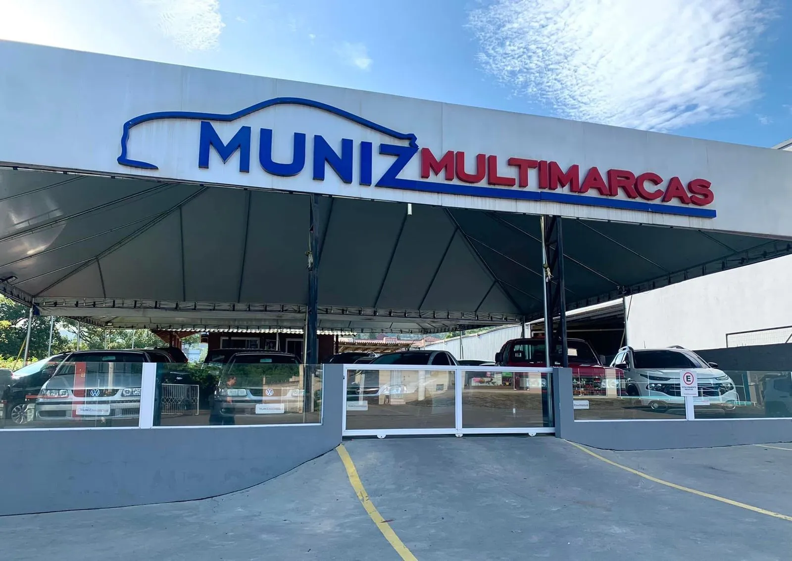 Fachada da loja Veículos à venda em MUNIZ MULTIMARCAS - Salete - SC | Mobiauto